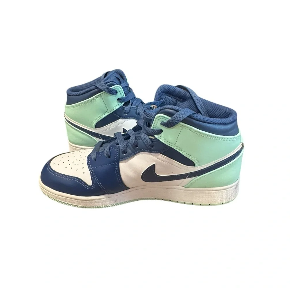 Nike Air Jordan 1 Mid GS Shoe Mystic Navy Blue Mint Size Boys 7Y Youth Sneaker